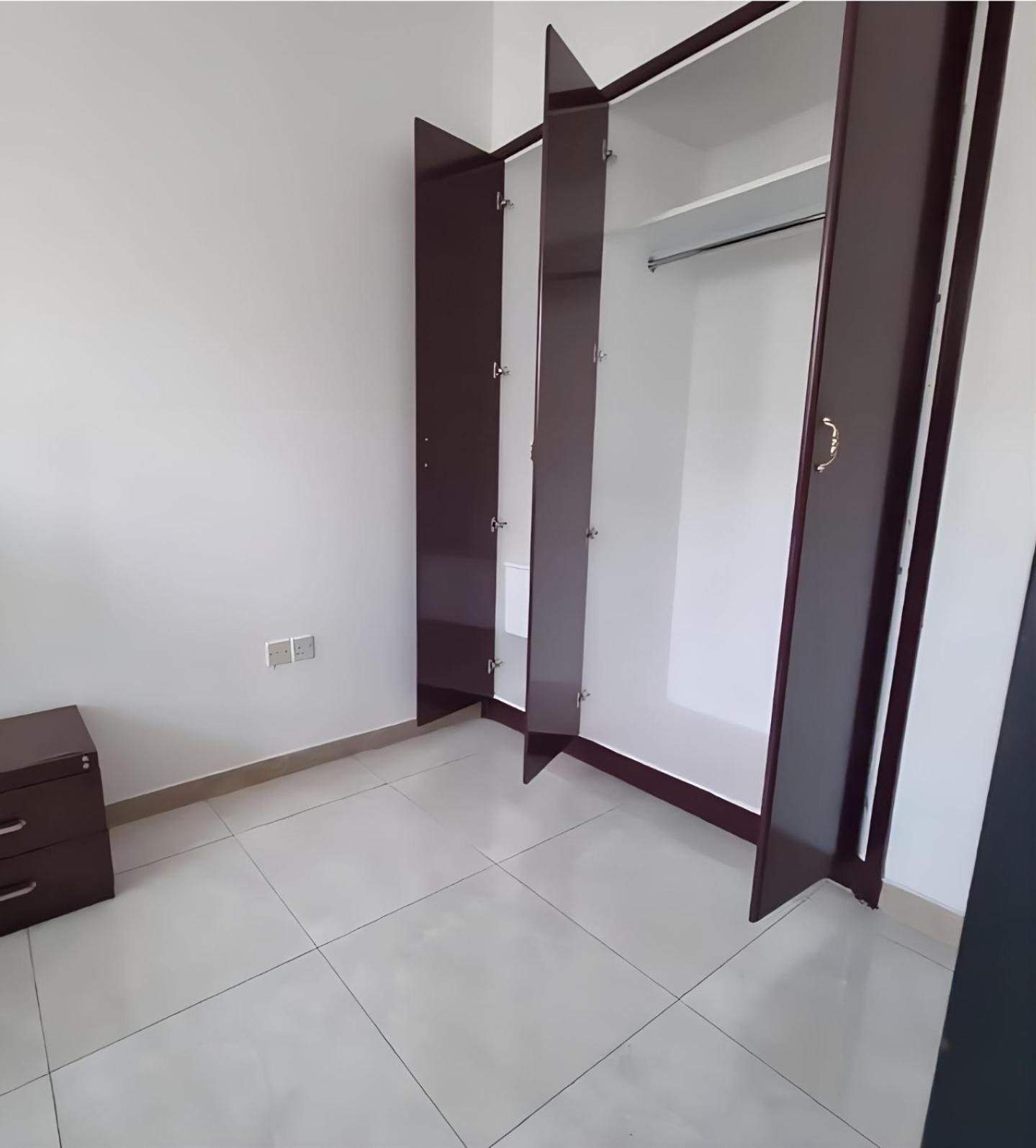 Corniche Street - For Males "Peaceful Bed Space" Abu Dhabi Buitenkant foto