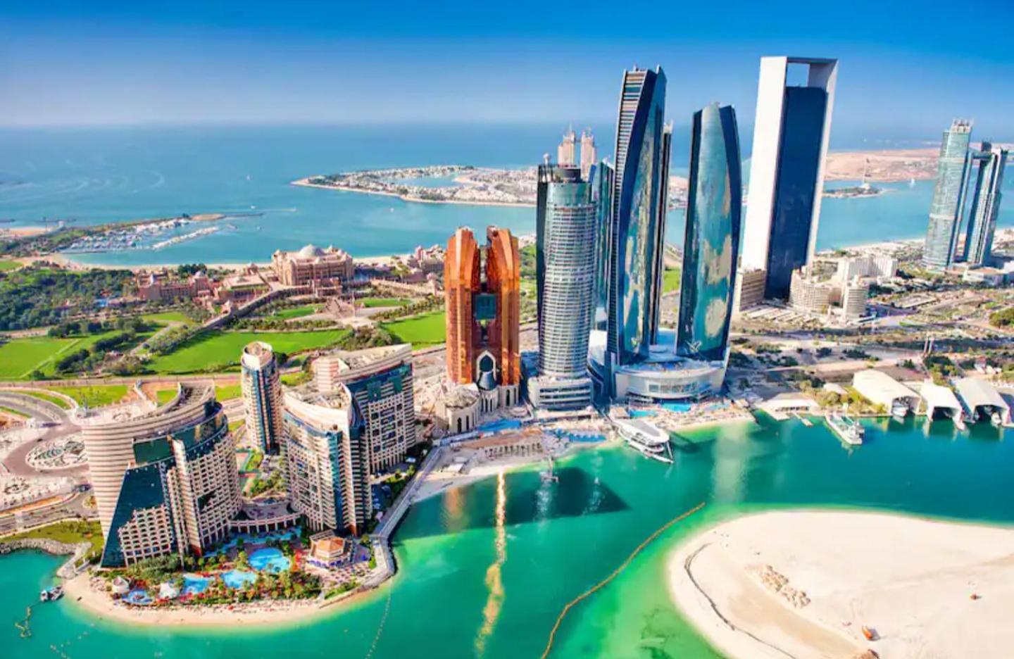 Corniche Street - For Males "Peaceful Bed Space" Abu Dhabi Buitenkant foto