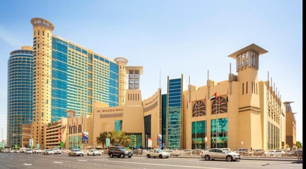 Corniche Street - For Males "Peaceful Bed Space" Abu Dhabi Buitenkant foto